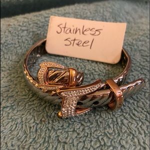 A beautiful stainless steel duo matching set.